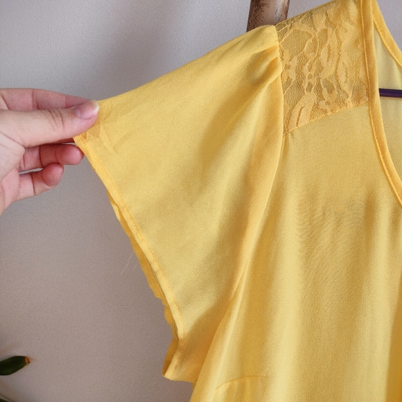 Plus Peplum Lace Flowy Top - Picture 11 of 15